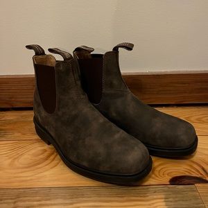 Blundstone BL062 in Rustic Brown - size 9.5 Men’s US